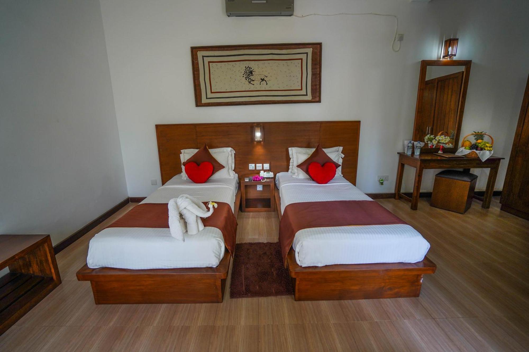 Hotel Tamarind Tree Tissamaharama Exterior photo